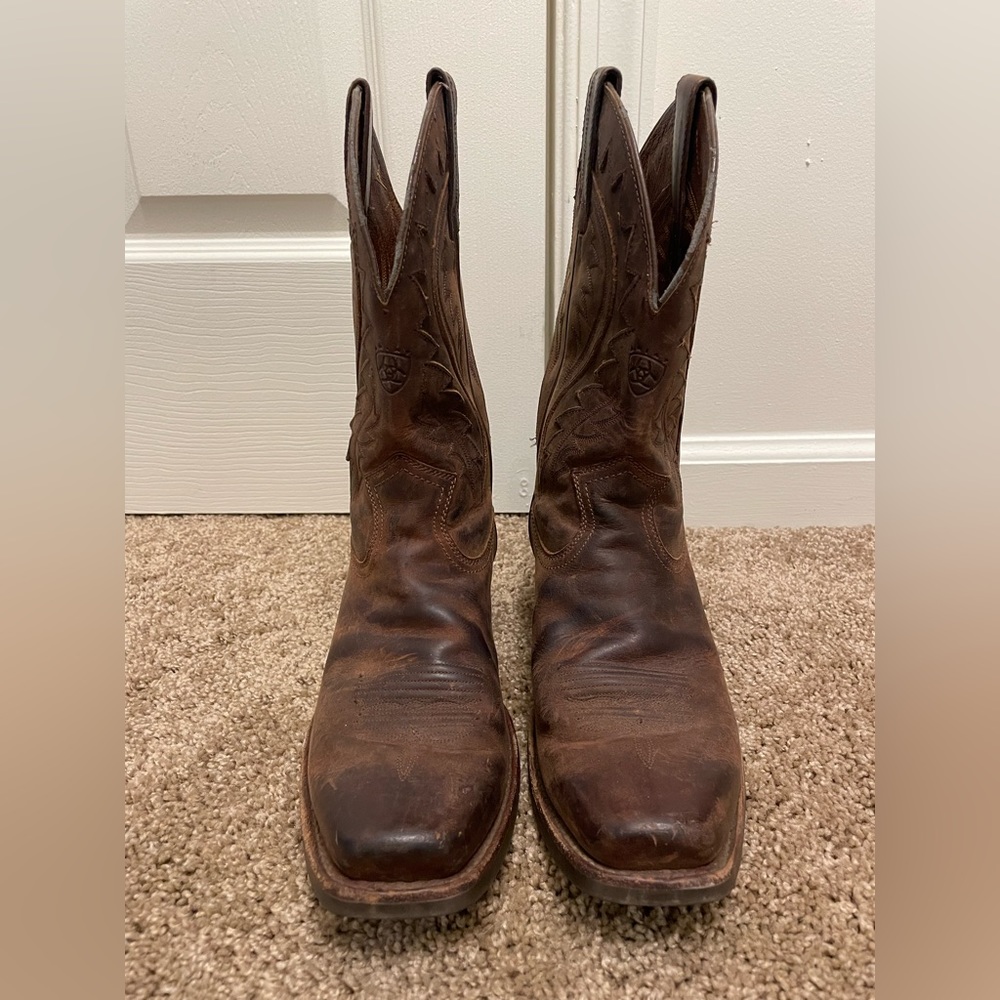 Men’s Ariat cowboy boots